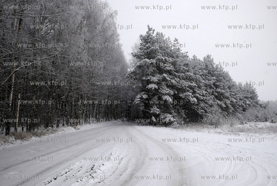 Zimowa aura na drodze krajowej nr 20, Koscierzyna -...