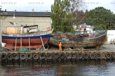 Ustka. Z dna kanalu portowego w Ustce wydobyto wrak...