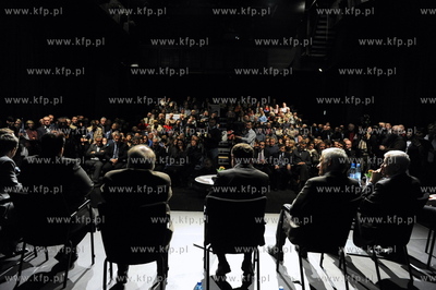 Teatr Wybrzeze-Scena Kameralna w Sopocie. Konwencja...