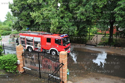 Sopot. Ulica Poniatowskiego. Ulewny popoludniowy deszcz...