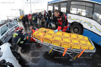 Gdynia. Molo Poludniowe. Pokaz ratownictwa medycznego...