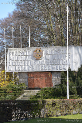 Skwer Tajnego Hufca Harcerzy przy ul. Swietojanskiej...