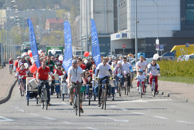 Bialo czerwony peleton pojawil sie 2 maja na ulicach...