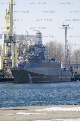 Gdynia, Stocznia Marynarki Wojennej. Prace wykonczeniowe...