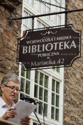 Gdańsk. Biblioteka na ul. Mariackiej. Narodowe czytanie...