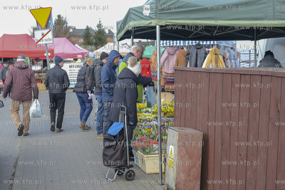 Rumia. Sobota - dzien targowy na rumskim targowisku...