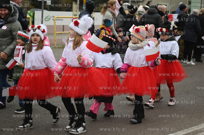 Rumia. Parada z okazji 106. rocznicy odzyskania niepodleg?o?ci...