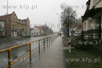 Ulica Grunwaldzka w Pruszczu Gdańskim. Wiosenne opady...