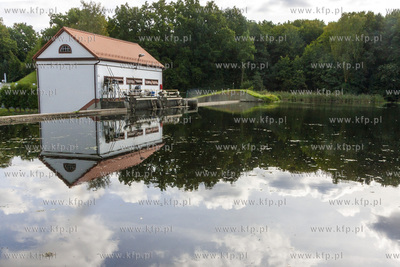 Elektrownia wodna Prędzieszyn na rzece Raduni w Straszynie...
