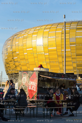 Gdańsk. Jemy na Stadionie. Największy zlot food trucków...