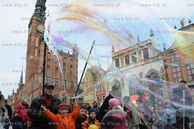 Festiwal baniek mydlanych w Gdansku na Dlugim Targu....