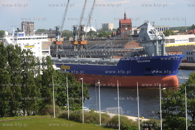 Do Gdańska przyplynal statek BULKNES z kruszywem pod...