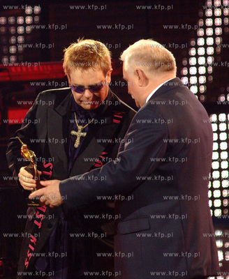 Sopot Festival 2006. Sir Elton John otrzymuje bursztynowego...