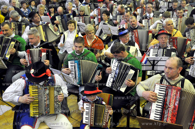 Kartuzy. Dzien Jednosci Kaszubow. Podczas uroczystosci...