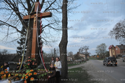 Poswiecenie nowego krzyza i nabozenstwo majowe we wsi...