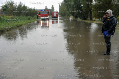 W wyniku dlugotrwalego opadu deszczu zalana zostala...
