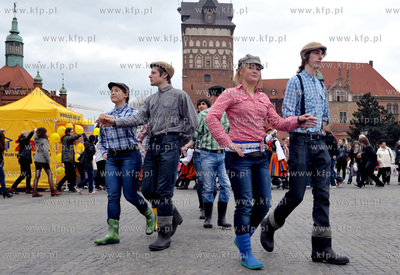 Gdansk. Targ weglowy. I Miejski Polonez Maturzystow....