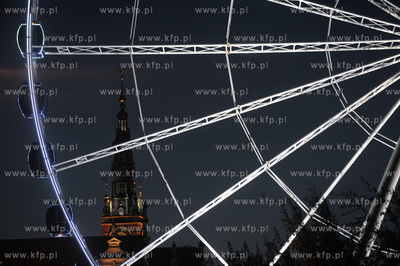 Gdanskie kolo widokowe, diabelski mlyn na wyspie Spichrzow...