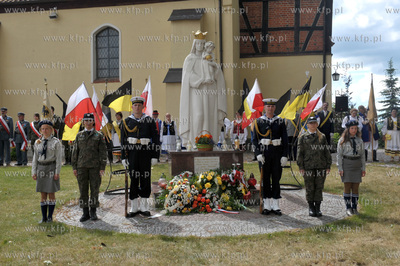 Zukowo na Kaszubach. Plac przed kosciolem sw. Jana...