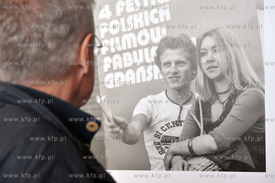 40 Festiwal Filmowy w Gdyni. Rober Glinski oglada wystawe...