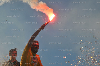 Gdynia swietuje awans Arki do ekstraklasy na skwerze...