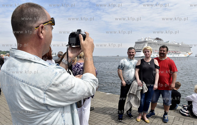 Zawinięcie statku wycieczkowego "Norwegian Getaway"...