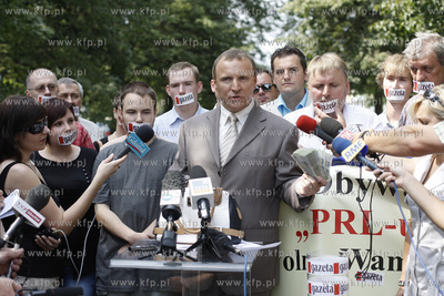 Europosel PiS zdecydowal przekazac wydawcy Gazety Wyborczej...