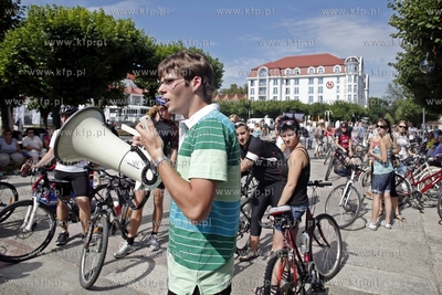 Sopot. FLASHMOB rowerzystów w zwiazku z ograniczeniem...