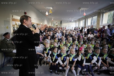 Szkola podstawowa nr 9 w Sopocie. Uroczystosc pasowania...