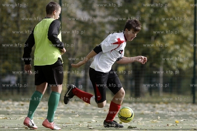 Gdansk Zaspa. Pilkarski turniej dzikich druzyn Do przerwy...