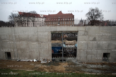 Gdansk. Budowa podziemnej linii kolejowej doprawadzającej...