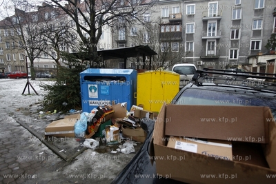 Wiata smietnikowa na podworku przy ul. Katarzynki w...