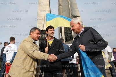 Rozpoczecie biegu Freedom Charity Run, ktory ma na...