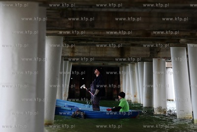 Pozimowa kosmetyka molo w Gdańsku Brzeźnie.
13.05.2015
fot....