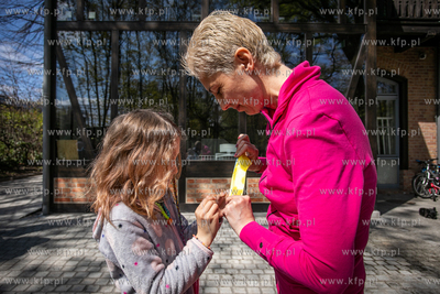 Sopocka Majówka z biblioteką przy ulicy Goyki. Ręczne...