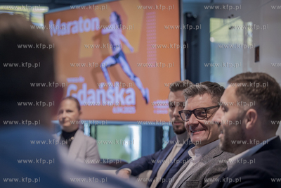 Konferencja prasowa, na której poinformowano dziennikarzy...