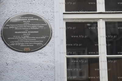 Odsłonięcie tablicy poświęconejrzeźbiarzowi  prof....