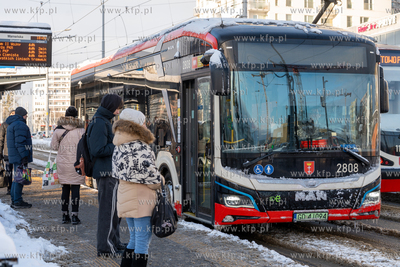 Zima w Gdańsku. Morena. Komunikacja miejska - przystanek...