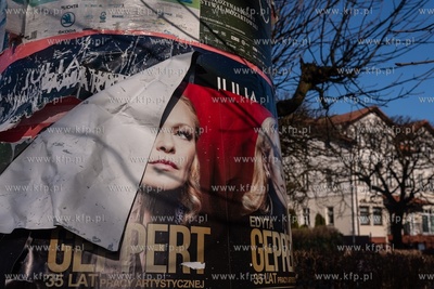 Słupy reklamowe w Oliwie. 8.02.2020 / fot. Anna Rezulak...