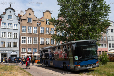 Kontrowersyjna strzelnica w autobusie przy Kaplicy...