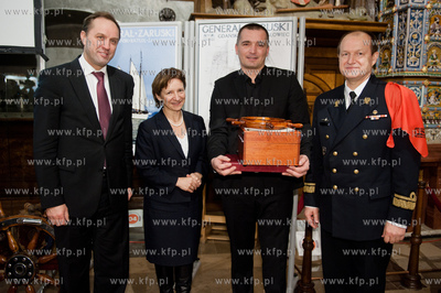 Gdansk. Dwor Artusa. Uroczystosc wreczenia nagrod zeglarskich...