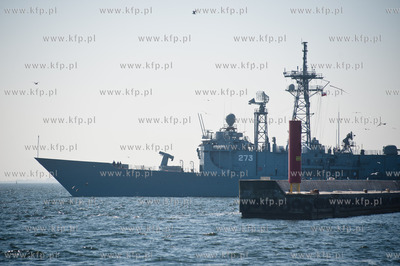 Gdynia. Oksywie. Port Marynarki Wojennej. Fregata rakietowa...