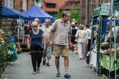 Gdansk. Plac przed siedziba Polskiego Zwiazku Wedkarskiego...