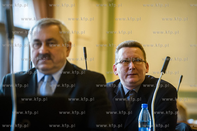 Gdansk. Nowy Ratusz. Sesja Rady Miasta Gdanska. Glosowanie...