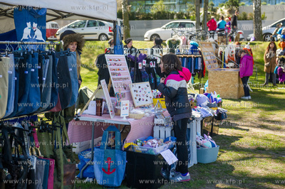 Gdynia. Skwer Arki Gdynia. Majowka przy Bulwarze, podczas...