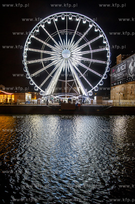 Gdansk. Wyspa Wpichrzow. Uruchomienie kola widokowego...