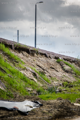 Gdańsk. Uszkodzony przez silne opady deszczu nasyp...