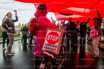 Gdańsk. Manifestacja Komitetu Obrony Demokracji pod...