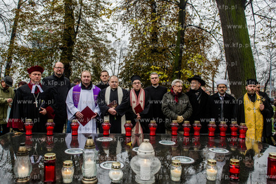 Gdańsk. Cmentarz Nieistniejących Cmentarzy. Modlitwa...