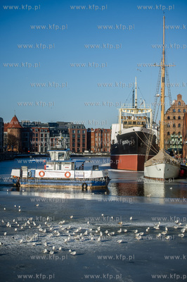 Gdańsk. Mroźny, słoneczny, zimowy dzień. Minusowe...